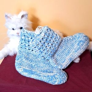 NWOT Hand knitted blue booties